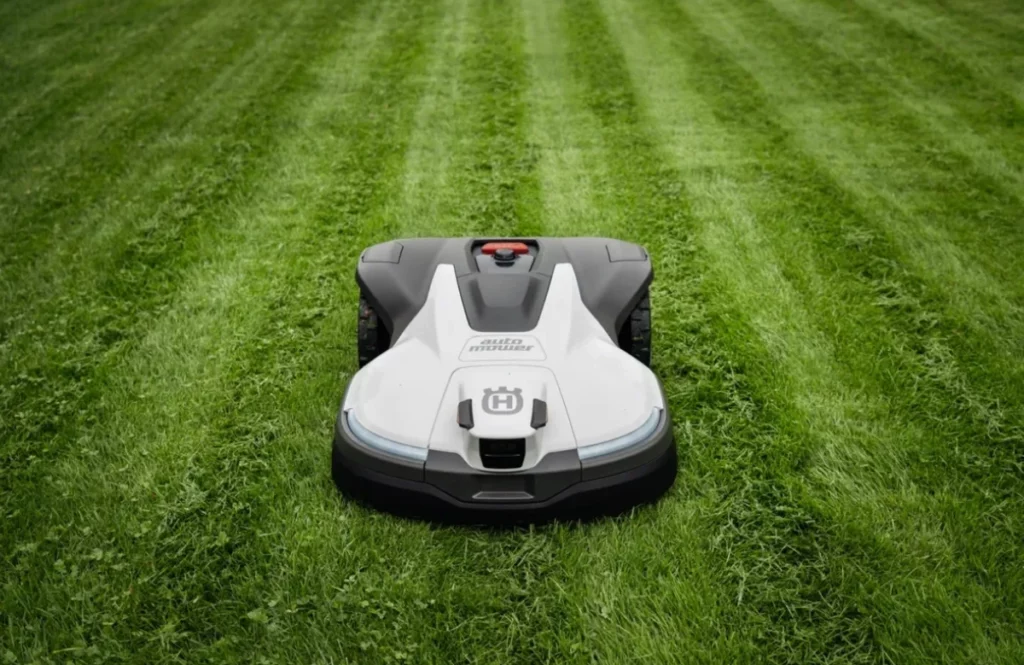 Quatre nouveaux robots tondeuses Husqvarna Automower NERA : 405VE, 410VE, 430V et 450V