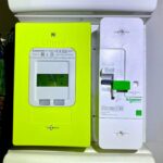 Compteur Linky affichant les heures pleines et creuses à l’écran