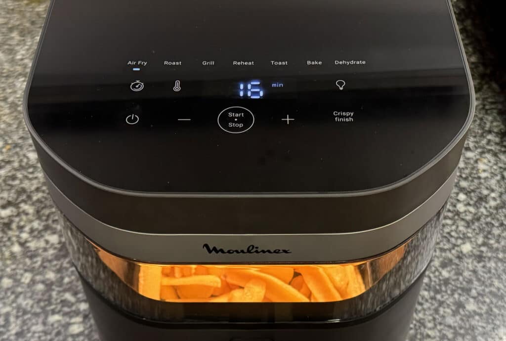 Panneau de commande tactile du Moulinex Easy Fry Infrared avec boutons Airfryer, Grill et Crispy Finish