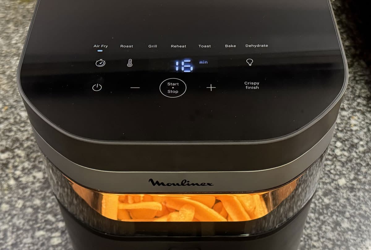 Panneau de commande tactile du Moulinex Easy Fry Infrared avec boutons Airfryer, Grill et Crispy Finish