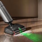 Mova X4 Plus projetant un laser vert pour détecter t nettoyer