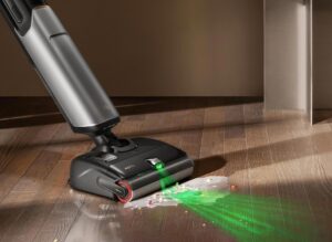 Mova X4 Plus projetant un laser vert pour détecter t nettoyer