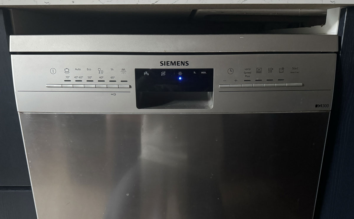 Panneau de commande du lave-vaisselle avec bouton départ différé