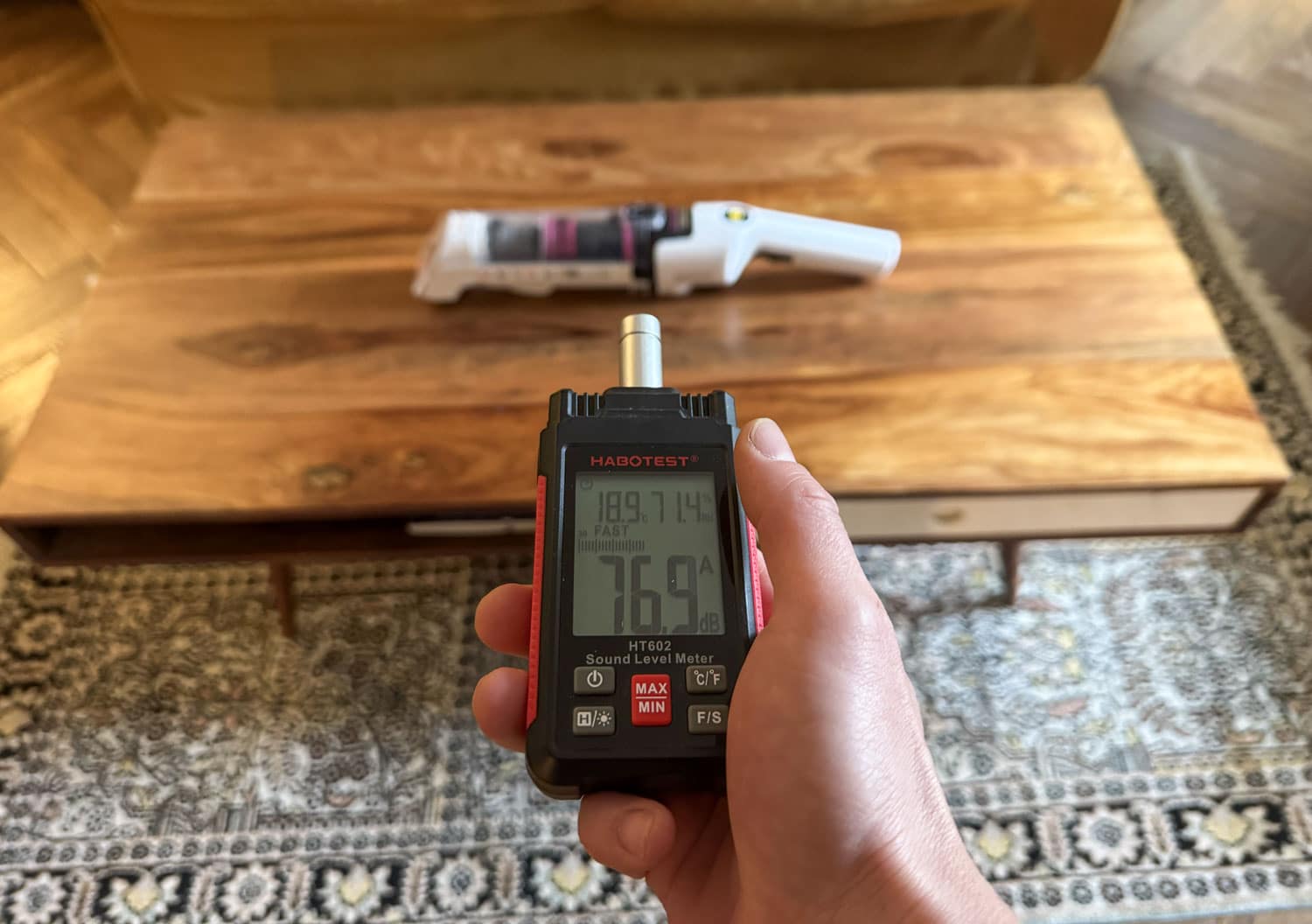 Mesure du niveau sonore du Shark StainForce HX100EUT à 1 mètre de distance