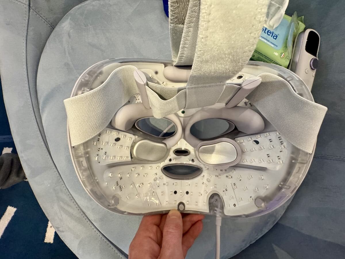 Masque de photothérapie Shark CryoGlow © Labo Maison