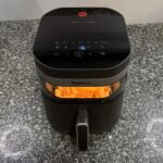 Moulinex Easy Fry Infrared en train de cuire des frites dorées dans son panier de 7 litres