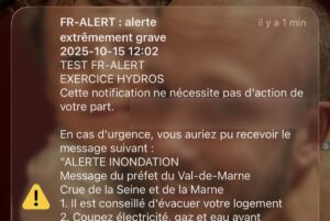 Notification FR-Alert affichée sur un smartphone lors du test d’alerte inondation HYDROS 2025 en Île-de-France