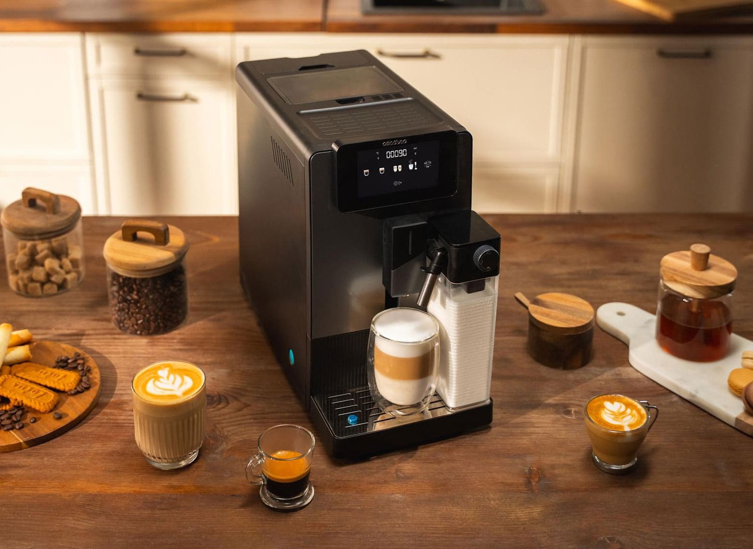 Interface de sélection des 6 recettes de la machine Cecotec Cremmaet Latte : expresso, café long, cappuccino, latte, lait chaud et eau chaude