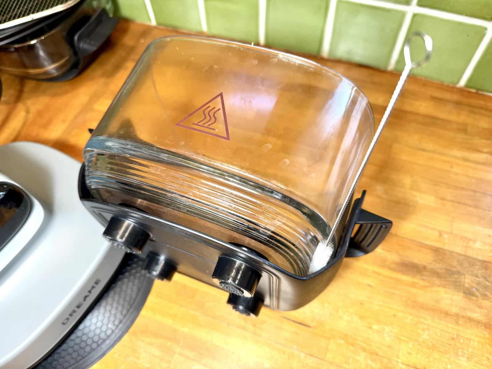 Nettoyage avec la brosse du Dreame Tasti © Labo Maison