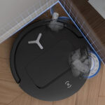 Brosse latérale et serpillière décalables du Ecovacs T50 Pro Omni pour nettoyer les coins et plinthes