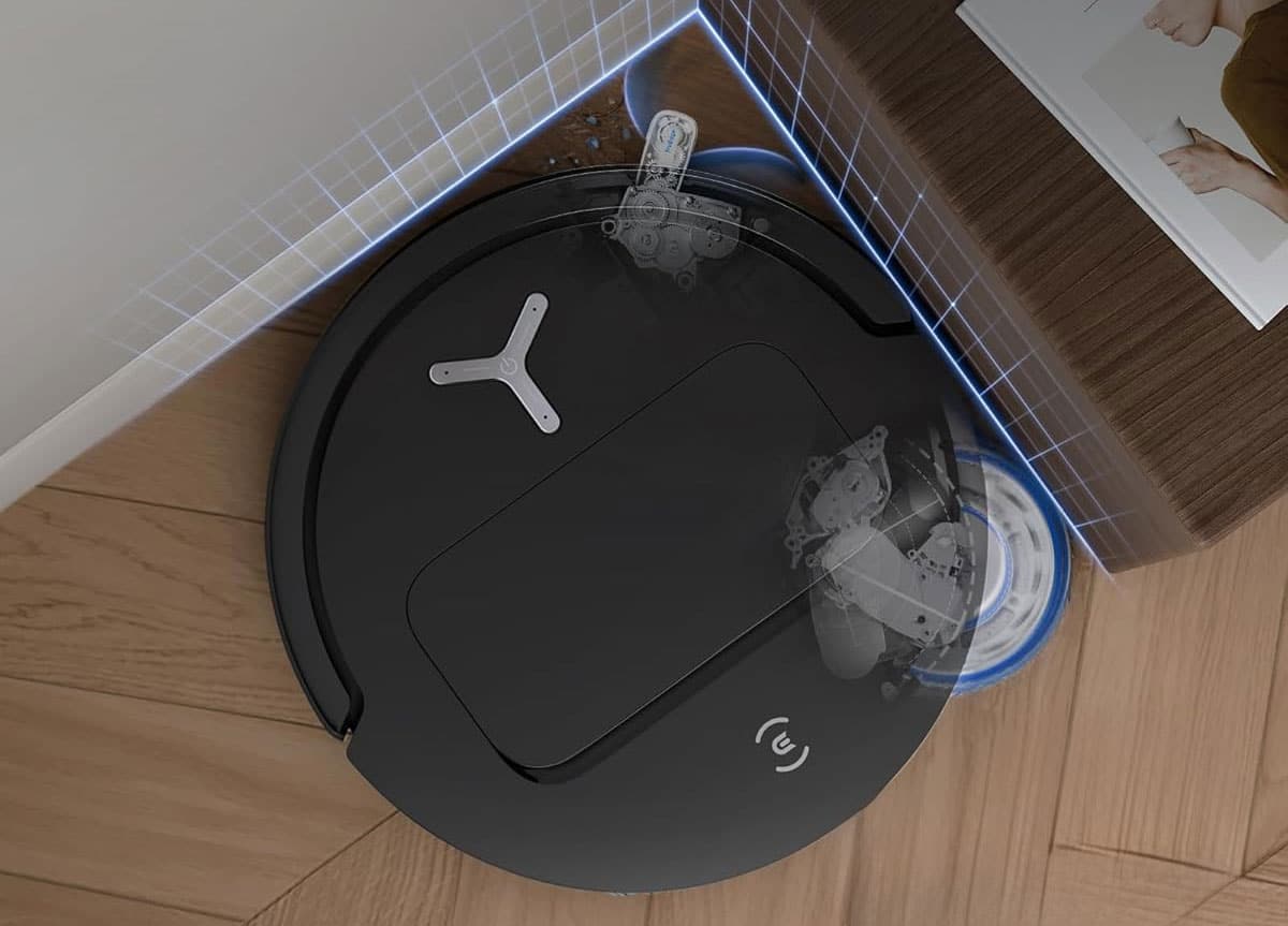 Brosse latérale et serpillière décalables du Ecovacs T50 Pro Omni pour nettoyer les coins et plinthes