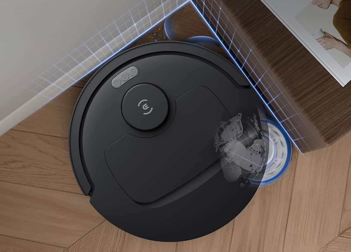 Robot Deebot T30C Omni Gen 2 nettoyant les bords et les coins d’une pièce