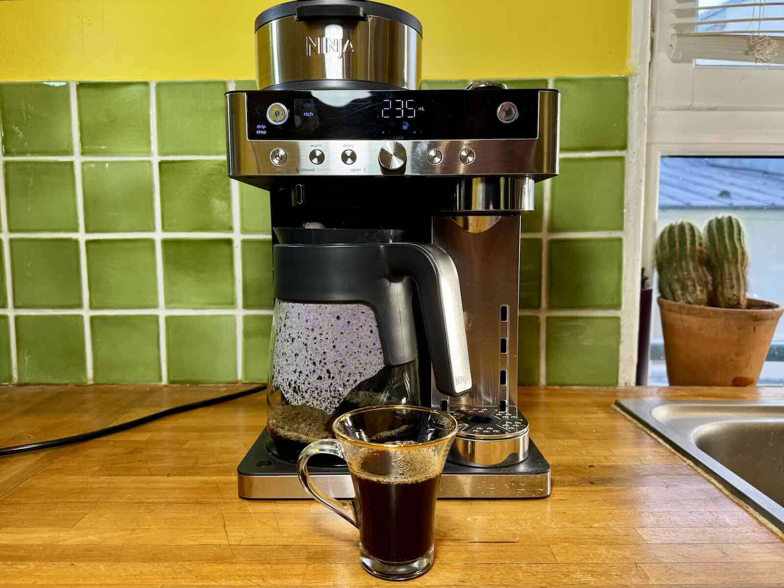 Café filtre sur la Ninja Prestige 2-en-1 © Labo Maison
