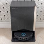 Aspirateur robot Mova Mobius 60 dans sa station d’accueil