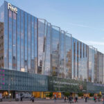 Bâtiment ou siège du Réseau de Transport d'Électricité (RTE) lançant l'alerte sur la surcapacité et l'urgence de l'électrification des usages.