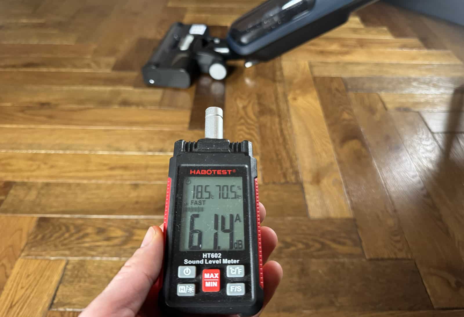 Mesure du bruit du Rowenta X-Clean 2 avec un sonomètre