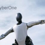 Robot humanoïde Xiaomi CyberOne debout lors de sa présentation, utilisé comme démonstration de la stratégie Factory First de Xiaomi.