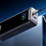 Batterie externe Anker Prime 26K délivrant une puissance de 140 W sur un port USB‑C pour recharger un ordinateur portable.