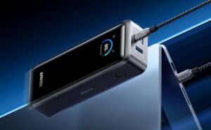 Batterie externe Anker Prime 26K délivrant une puissance de 140 W sur un port USB‑C pour recharger un ordinateur portable.