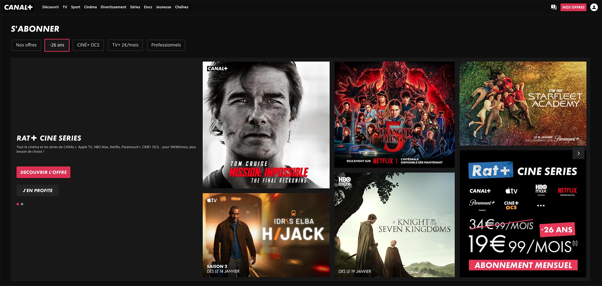 Jeune adulte regardant une plateforme de streaming sur sa TV dans un salon moderne, illustrant l’offre Canal+ RAT+ à moins de 20 € pendant les soldes d’hiver 2026