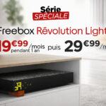 Freebox Révolution Light installée dans un meuble TV de salon, proposée à 19,99 € par mois pendant un an