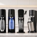 Machines SodaStream Gaia, Terra, E-Terra, Art, Duo et Enso alignées sur un plan de travail
