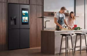 Réfrigérateur multiportes connecté Hisense RQ760 SmartScreen avec écran tactile