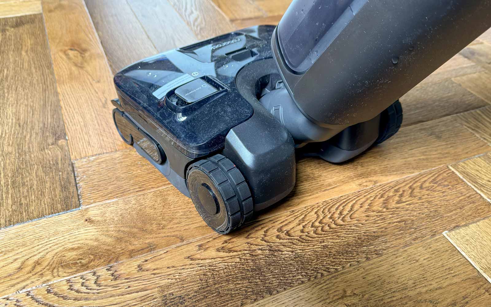 roues motorisées Roborock F25 Ace Pro assistance traction