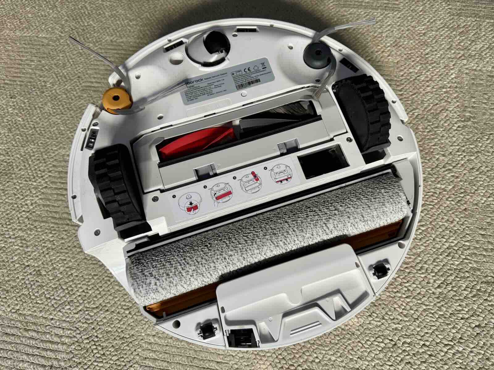 Le rouleau autonettoyant du Roborock Qrevo Curv 2 Flow © Labo Maison