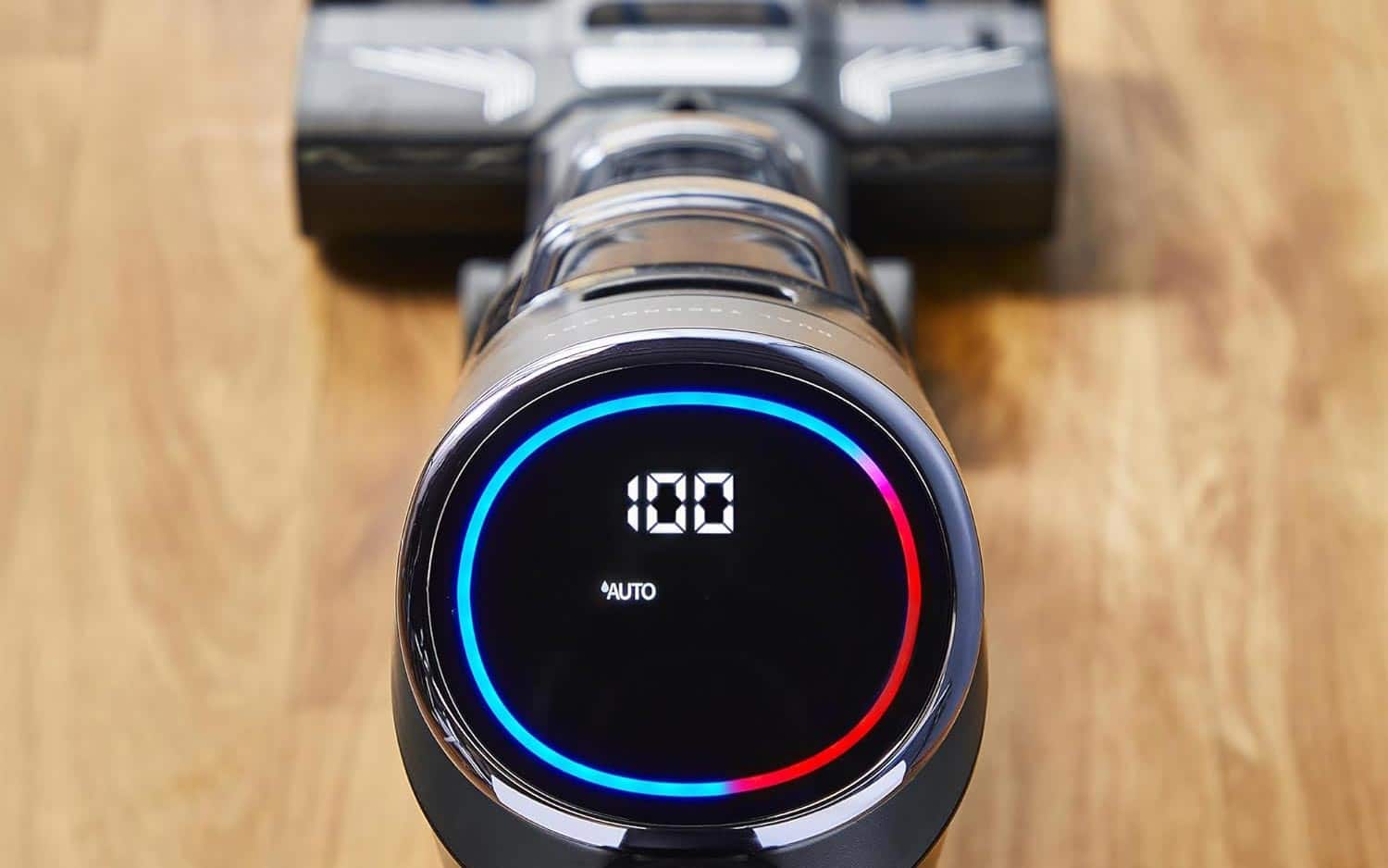 Écran LED du Rowenta X-Clean 4 indiquant l’autonomie restante et le mode de nettoyage sélectionné