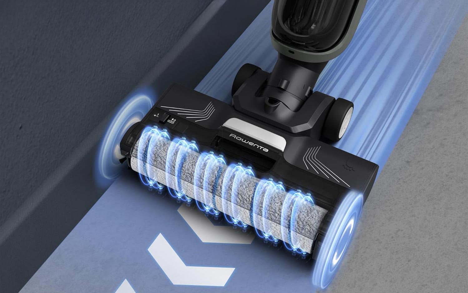 Rowenta X-Clean 4 avec rouleau autopropulsé et roues facilitant la poussée de l’appareil
