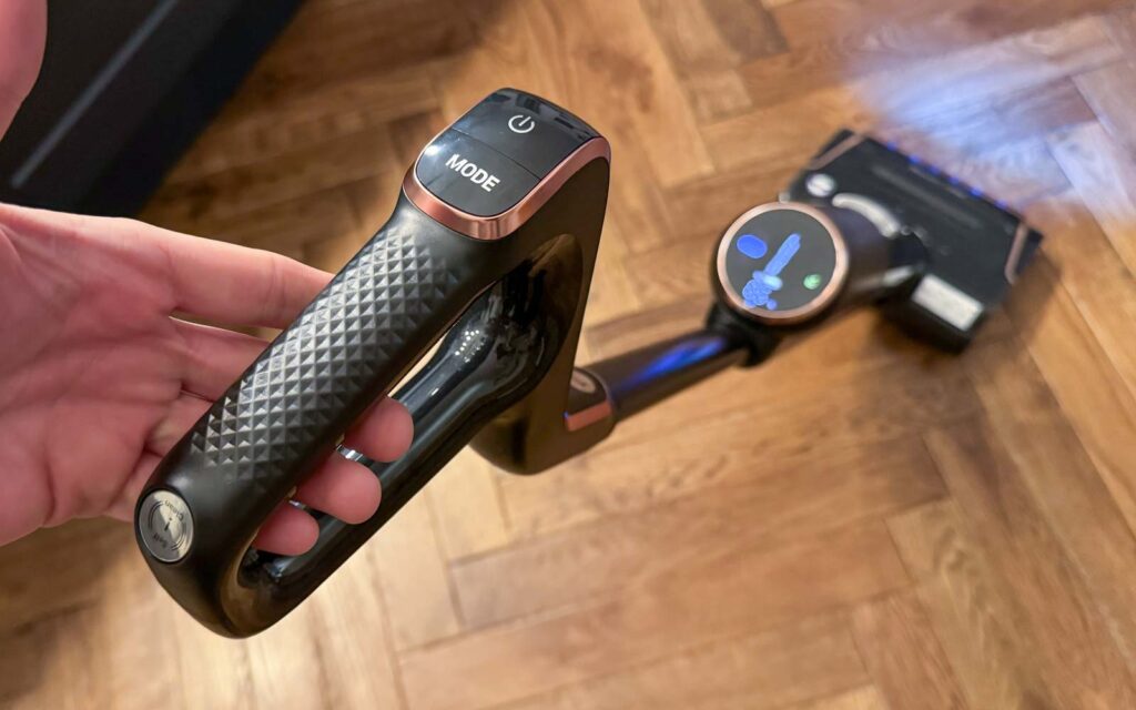 Maniabilité du Rowenta X-Clean 7 avec système d’auto-traction pendant le nettoyage