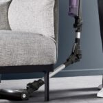 Aspirateur balai Rowenta X-Force Flex 9.60 avec tube pliable pour aspirer facilement sous les meubles bas