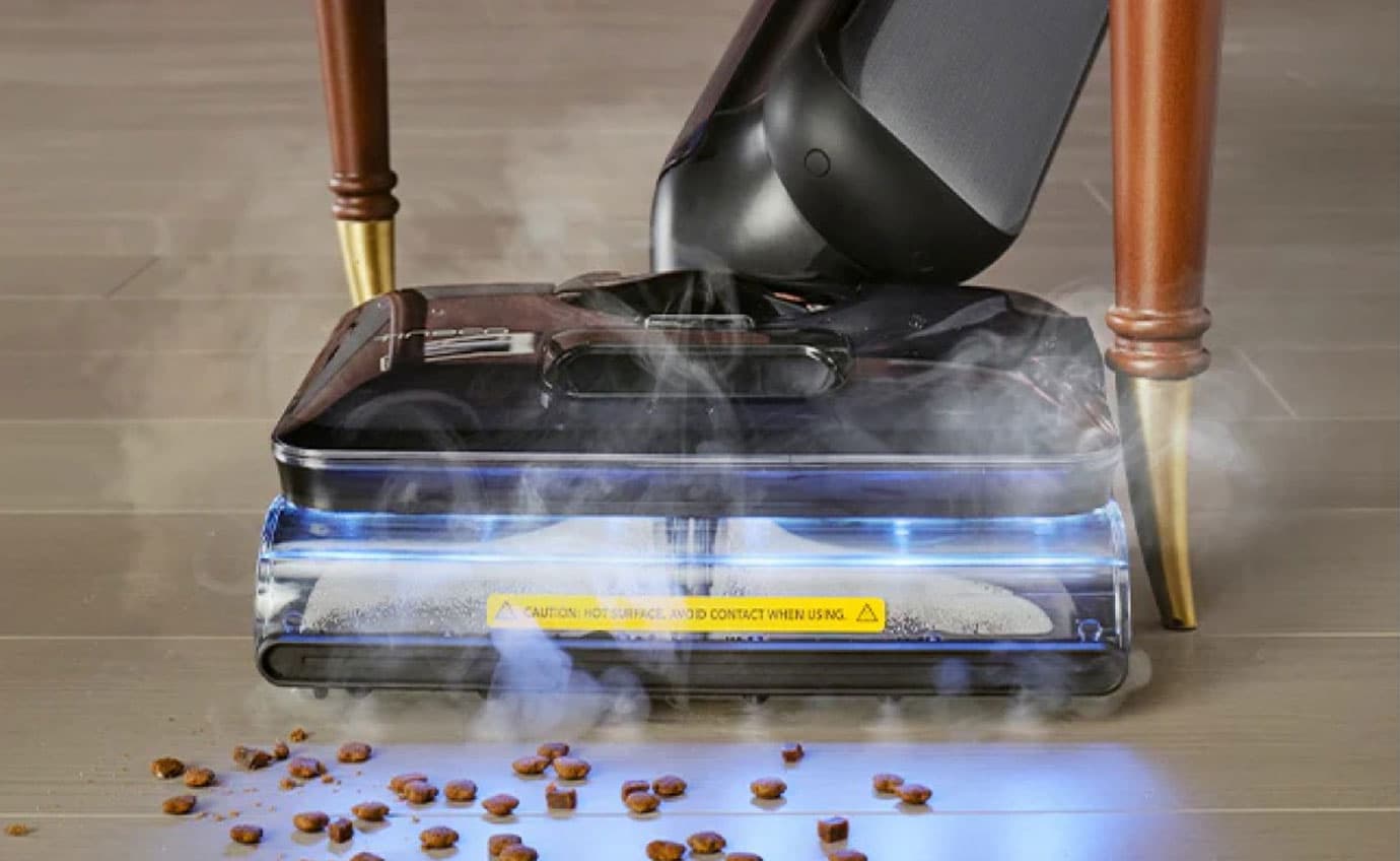Aspirateur laveur vapeur Tineco Floor One S9 Artist Steam Pro en situation de nettoyage des sols