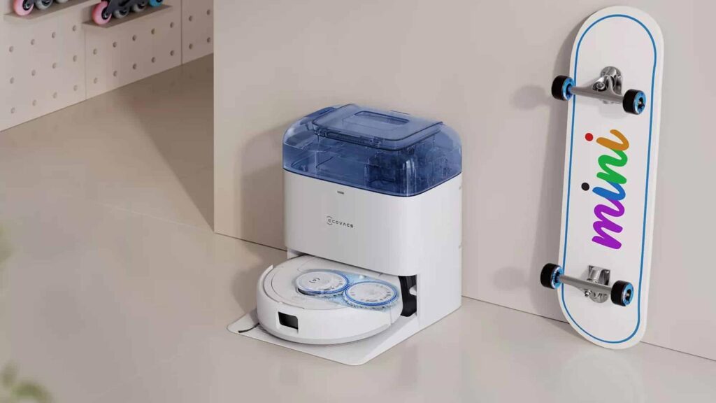 Ecovacs Deebot Mini dans sa station en promotion Prime Day