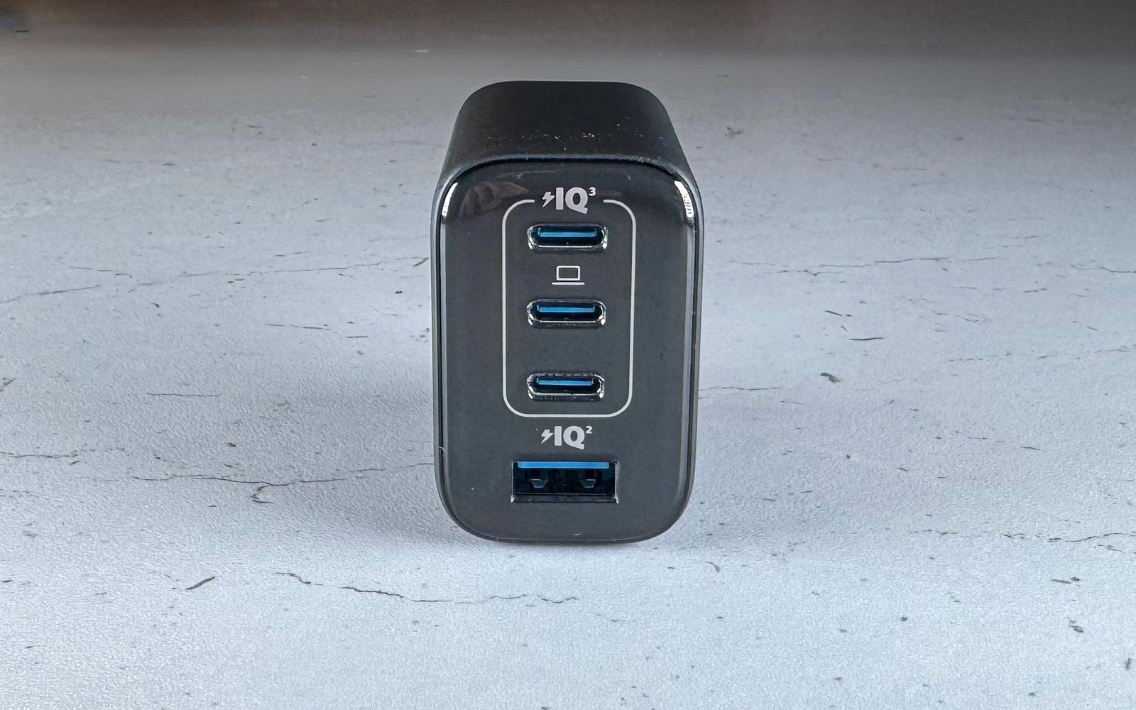 Ports du chargeur Anker Zolo 70W avec 3 USB-C et 1 USB-A