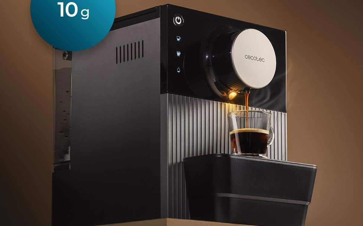 Cecotec Cremmaet Cube machine à café à grain compacte sur plan de travail