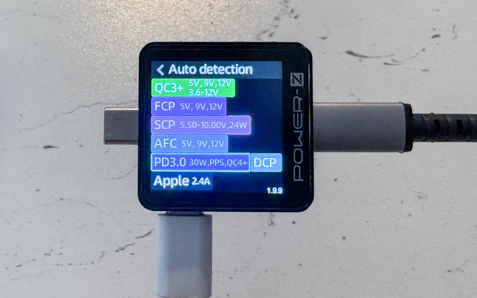 Outil de mesure Labo Maison vérifiant les protocoles de charge rapide du chargeur INIU 30W