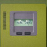 Gros plan sur un compteur électrique Linky communicant installé dans un foyer français