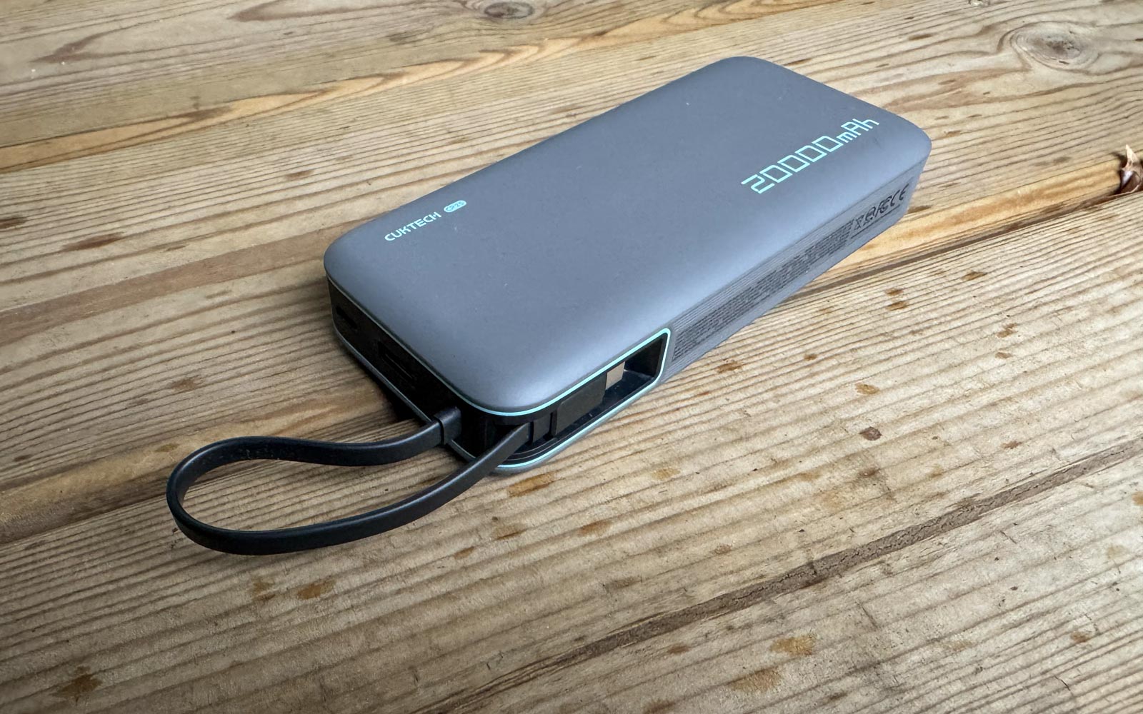 Câble USB-C intégré servant de dragonne Cuktech PB200N