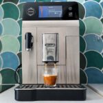 Expresso en cours d’extraction avec la DeLonghi Eletta Ultra