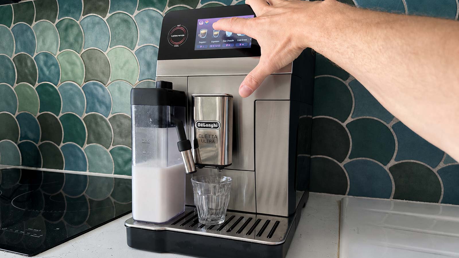 Sélection d’une recette sur l’écran tactile de la DeLonghi Eletta Ultra