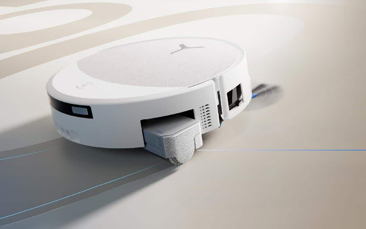 Gros plan du Ecovacs Deebot T90 Pro Omni montrant son rouleau de lavage OZMO Roller 3.0, avec une puissance d’aspiration annoncée à 30 kPa