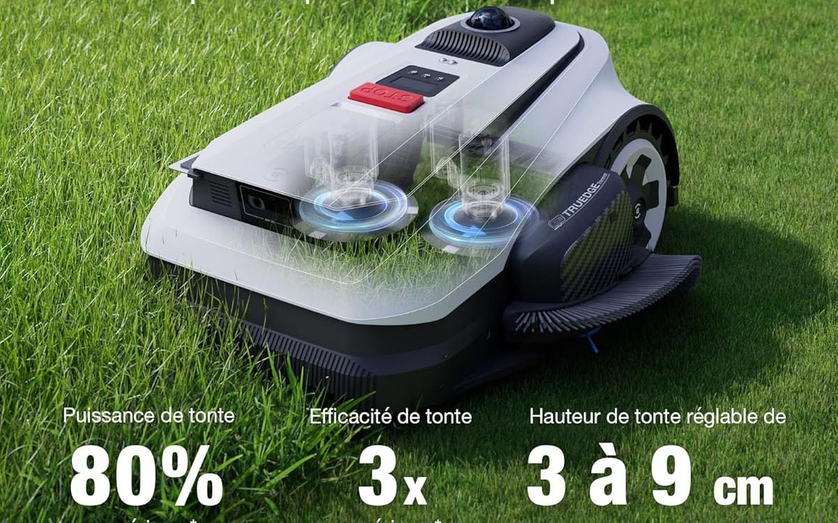 Vue du dessous du robot ECOVACS GOAT montrant le double disque de coupe 32V.