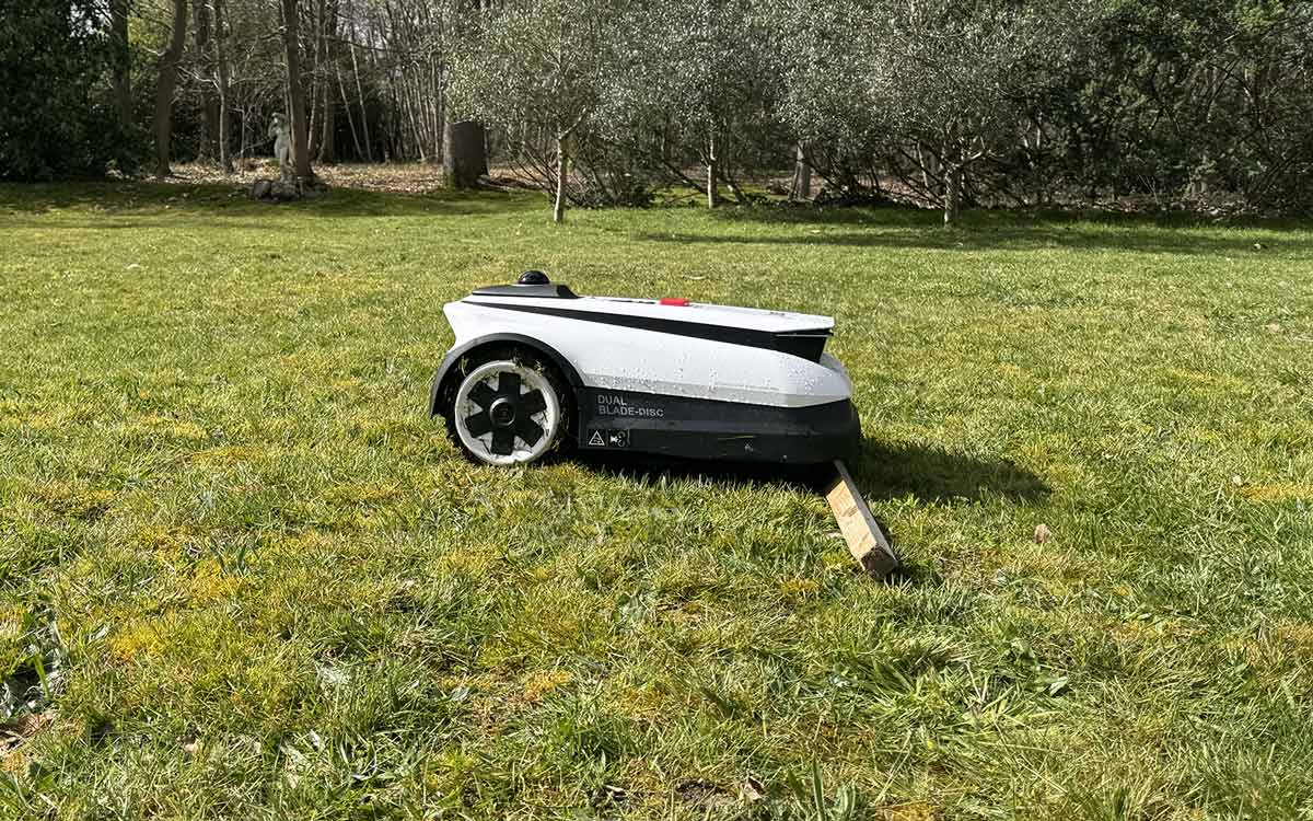 Robot tondeuse Ecovacs Goat A1600 LiDAR Pro ne détectant pas un petit obstacle
