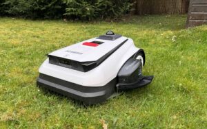 Système TruEdge Ecovacs Goat A1600 LiDAR Pro coupe bordure latéral