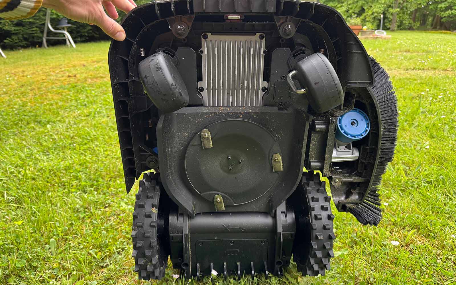 Le robot tondeuse Ecovacs Goat O1200 LiDAR Pro © Labo Maison