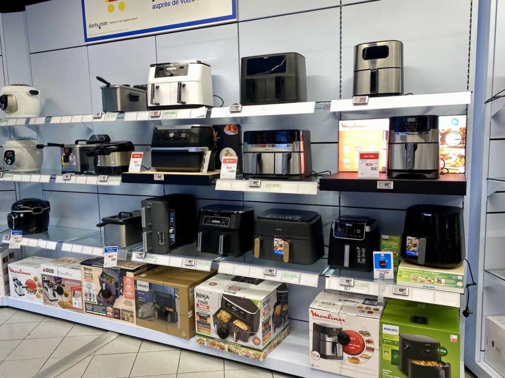 Rayon de petit électroménager dans un Darty © Labo Maison