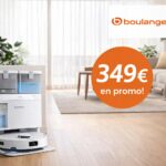 Robot aspirateur-laveur dans sa station, dans un salon moderne, affiché à 349 € en promotion chez Boulanger et Darty.