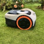 Robot tondeuse Segway Navimow i2 AWD en action sur un terrain